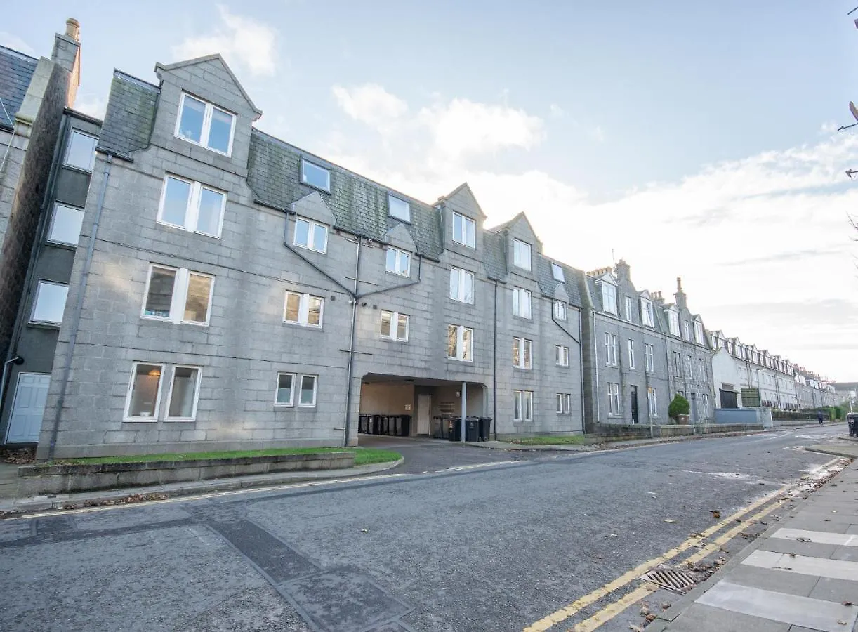 Apartment Dwellcome Home: West End 2-Bedroom with Free Parking & Wi-Fi Aberdeen