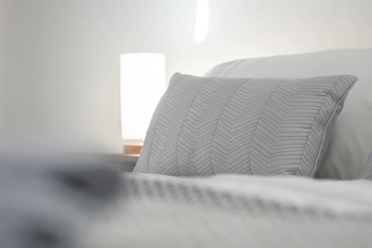 Dwellcome Home: West End 2-Bedroom with Free Parking & Wi-Fi Aberdeen