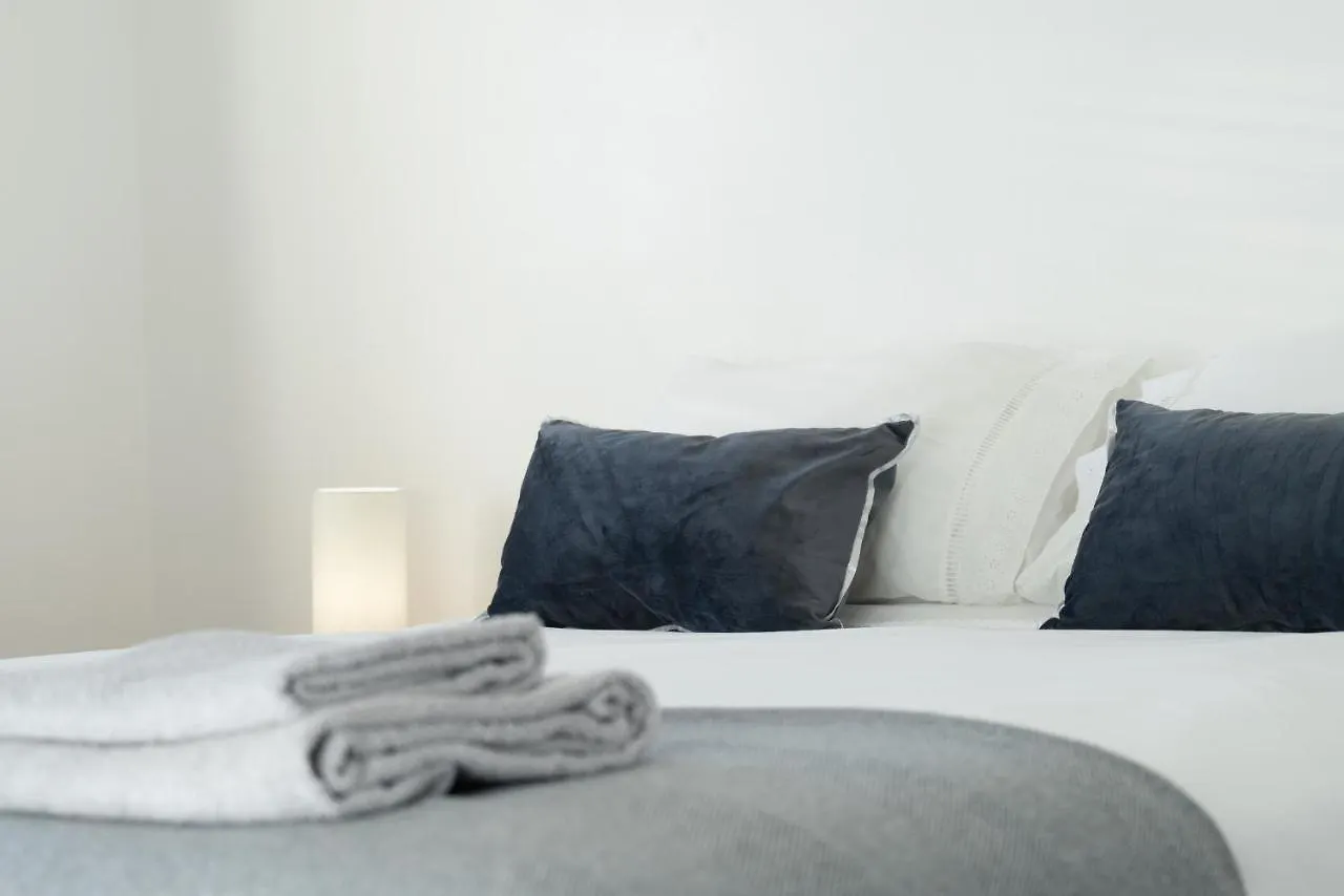 Dwellcome Home: West End 2-Bedroom with Free Parking & Wi-Fi Aberdeen 0*,  United Kingdom