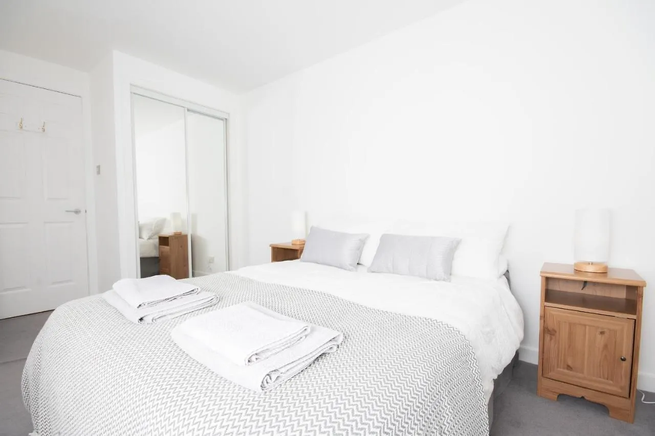 Apartment Dwellcome Home: West End 2-Bedroom with Free Parking & Wi-Fi Aberdeen United Kingdom