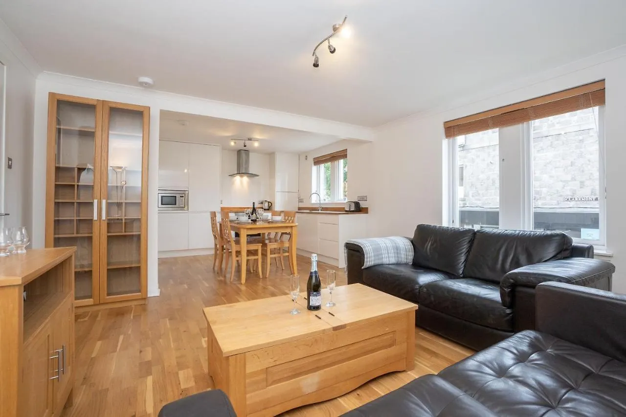 Dwellcome Home: West End 2-Bedroom with Free Parking & Wi-Fi Aberdeen United Kingdom