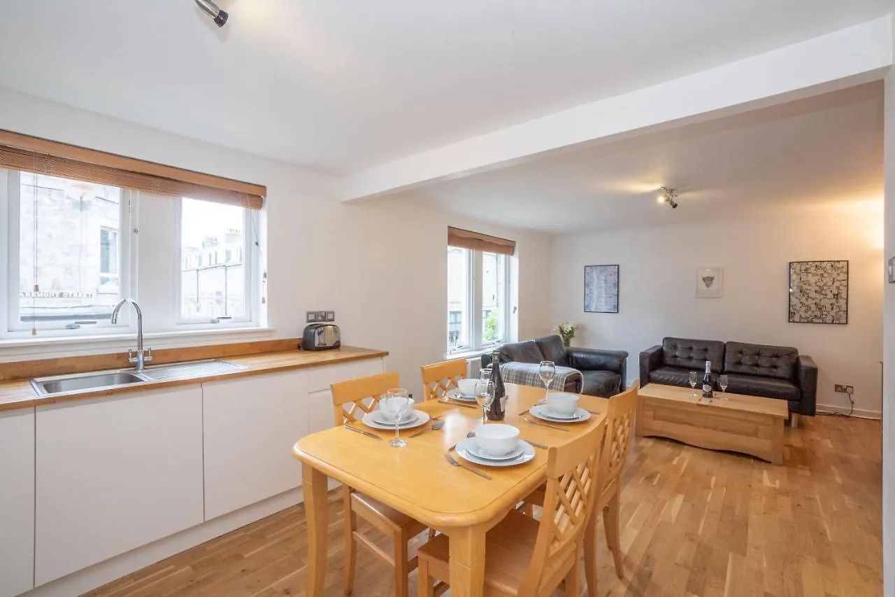 Apartment Dwellcome Home: West End 2-Bedroom with Free Parking & Wi-Fi Aberdeen United Kingdom